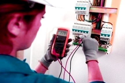 Electricistas baratos Movera